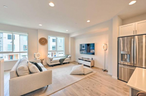 Sleek Lynnwood Townhome with Peloton and Backyard